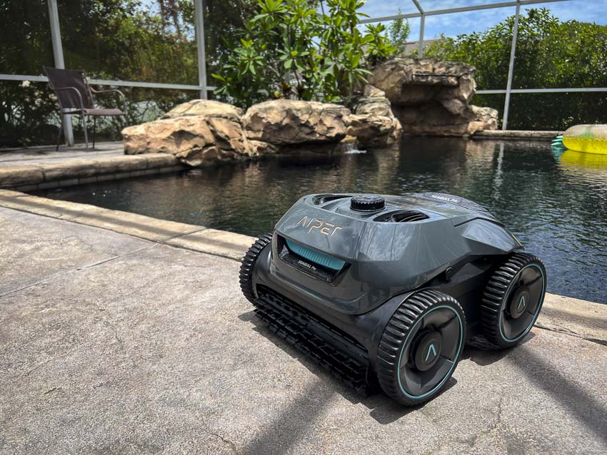 Aiper-Seagull-Pro-cordless-robotic-pool-vac